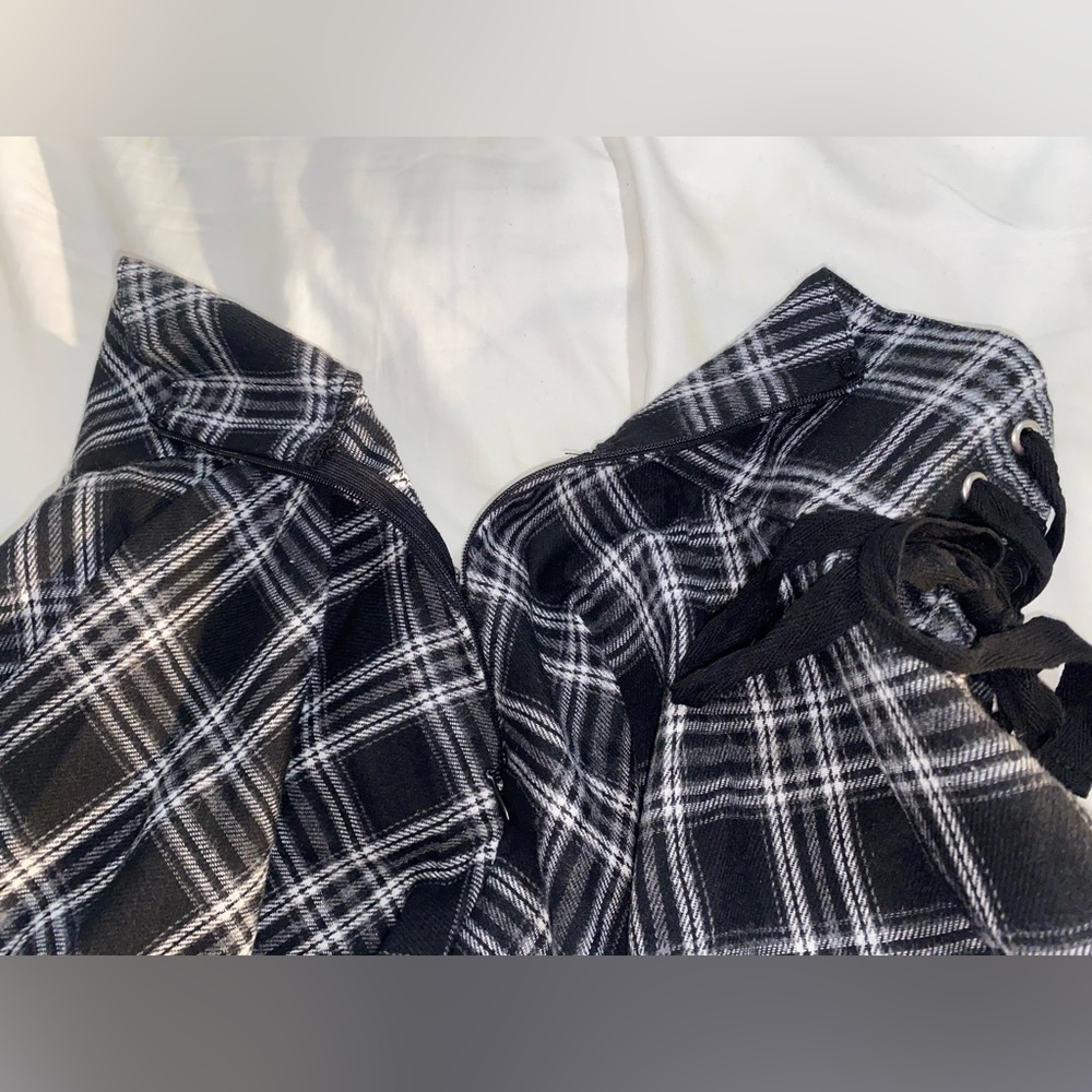 PLAID MINI SKIRT | Black and White Faux Corset Lace-Up Waist | Women’s Size 4 - Picture 10 of 15